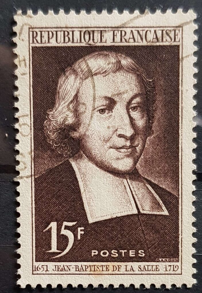 900