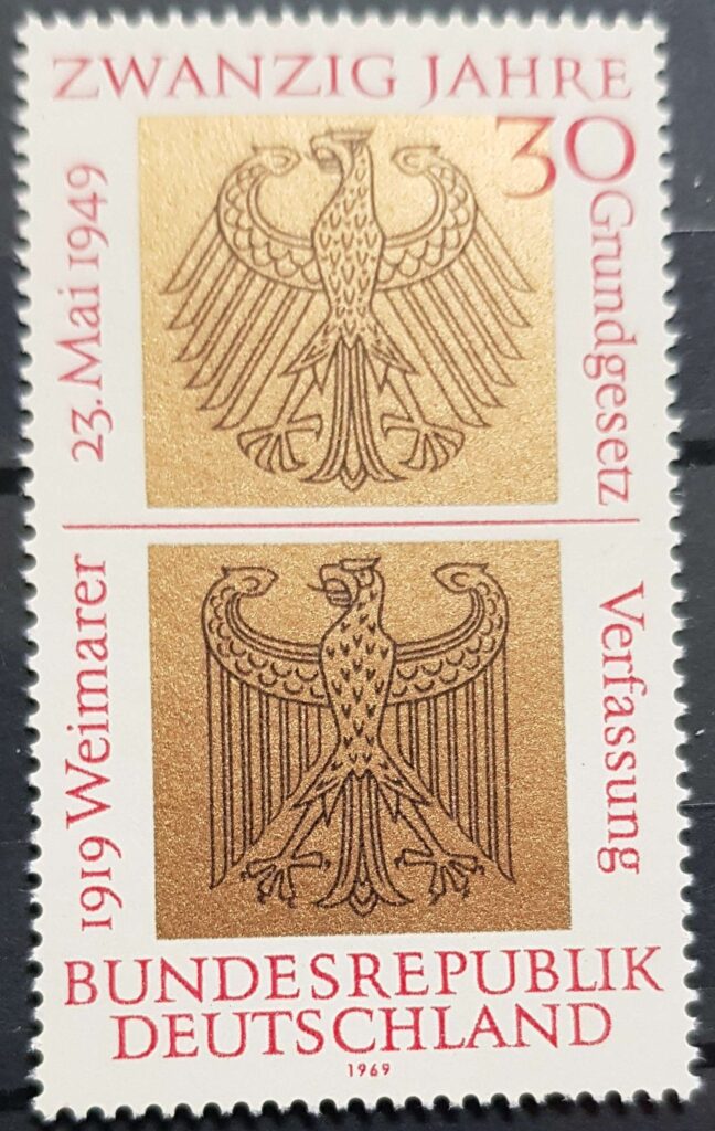 585