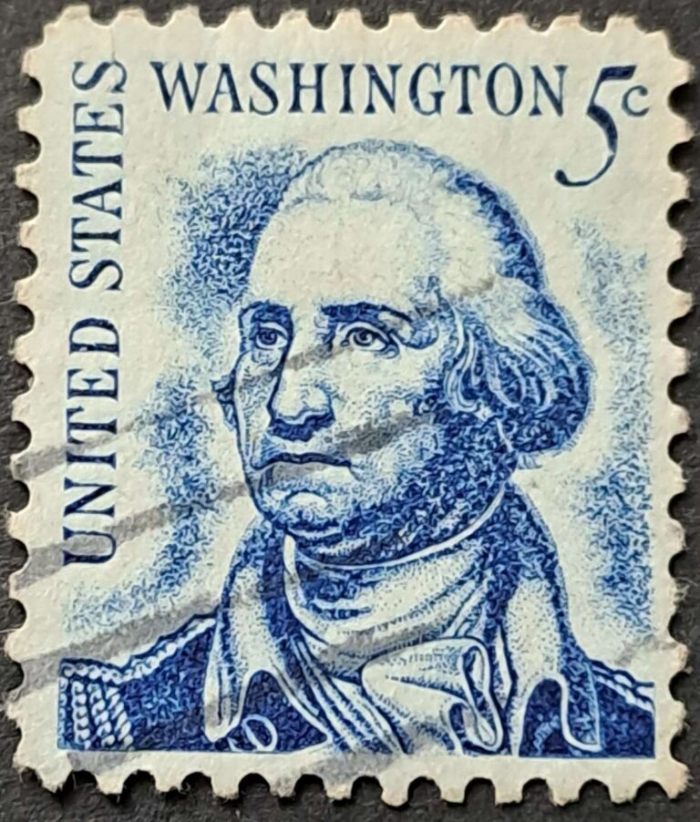 895