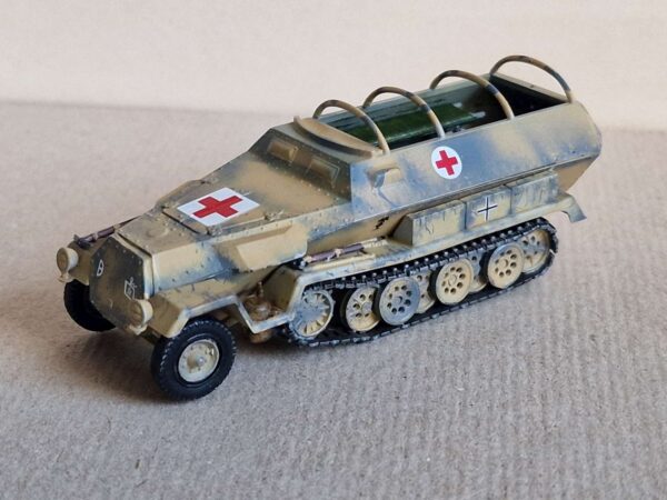 Italieri - Sd.Kfz.251/8 Ambulans - obrazek 13