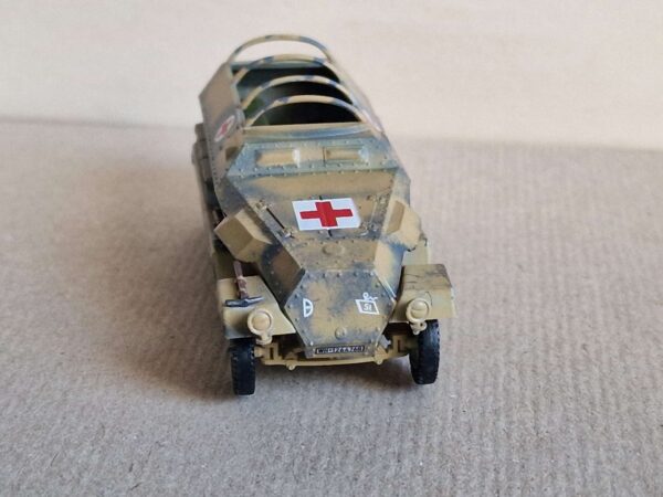 Italieri - Sd.Kfz.251/8 Ambulans - obrazek 14