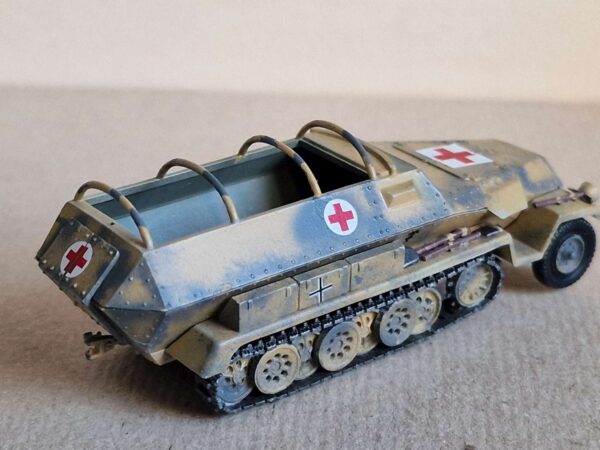 Italieri - Sd.Kfz.251/8 Ambulans - obrazek 16