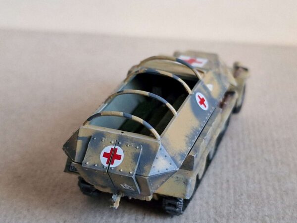 Italieri - Sd.Kfz.251/8 Ambulans - obrazek 17