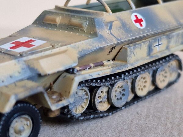 Italieri - Sd.Kfz.251/8 Ambulans - obrazek 20