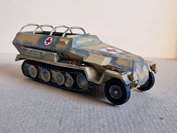 Italieri - Sd.Kfz.251/8 Ambulans - obrazek 9