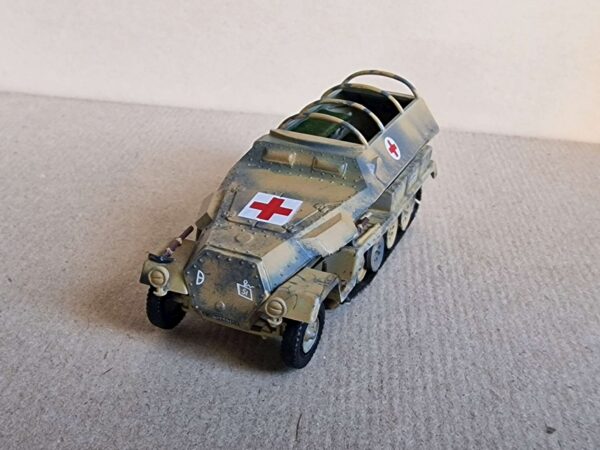 Italieri - Sd.Kfz.251/8 Ambulans - obrazek 11