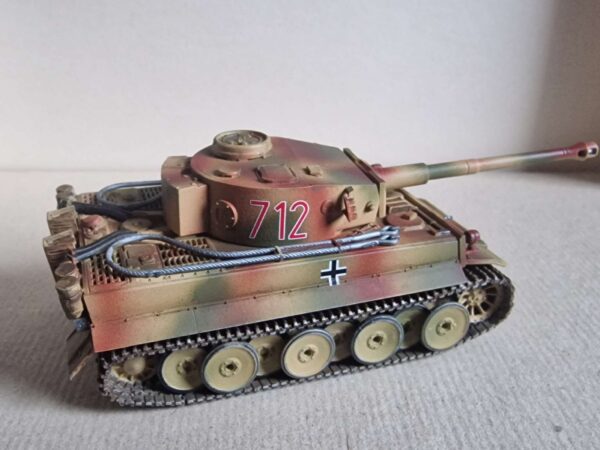 Revell - PzKpfw VI Ausf. H Tiger - obrazek 8