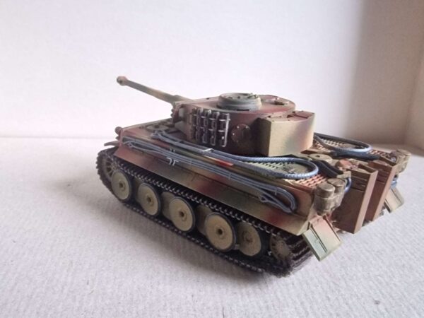 Revell - PzKpfw VI Ausf. H Tiger - obrazek 11