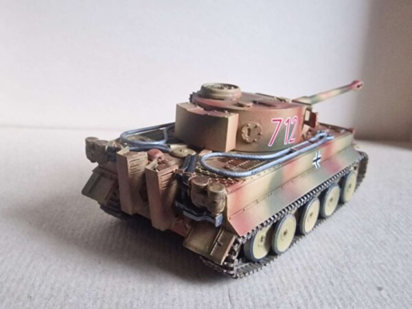 Revell - PzKpfw VI Ausf. H Tiger - obrazek 13