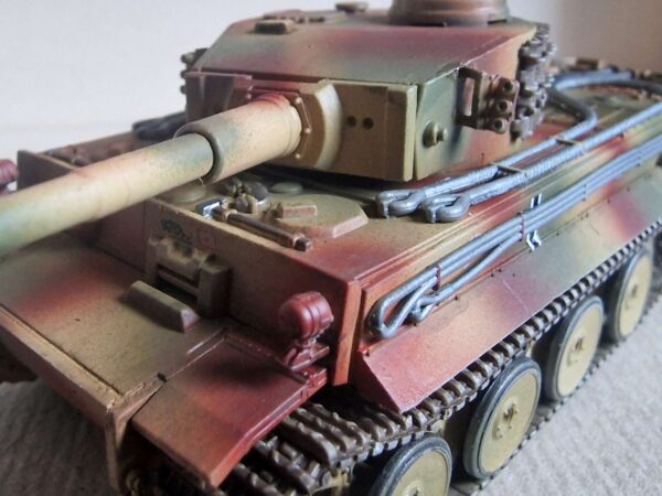 Revell - PzKpfw VI Ausf. H Tiger - obrazek 6