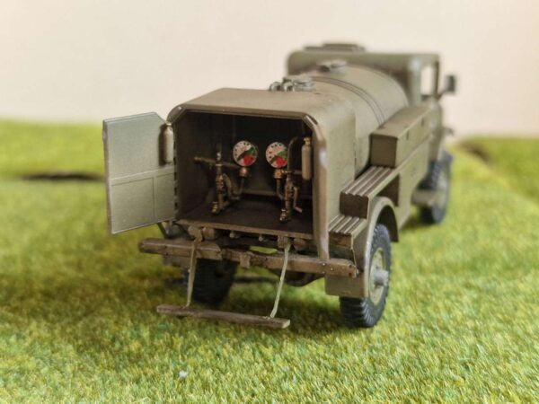 IBG - Chevrolet C60s Petrol Tank - obrazek 10